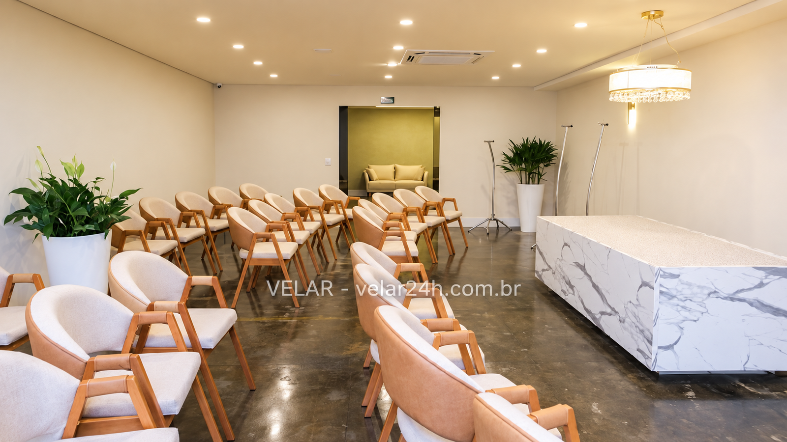 Ilustração de sala de despedida com poltronas e estrutura de mármore